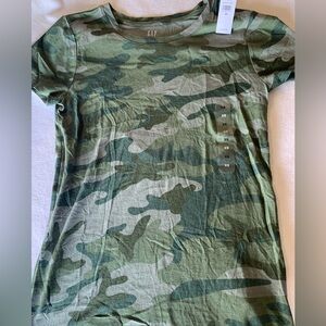 GAP “Favorite T” - Green Camo Print Size XS NEW